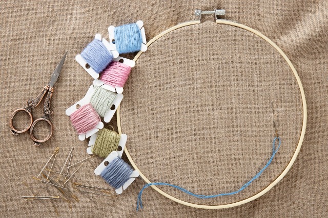 How to Put Cloth on Embroidery Hoop: A Step-by-Step Guide